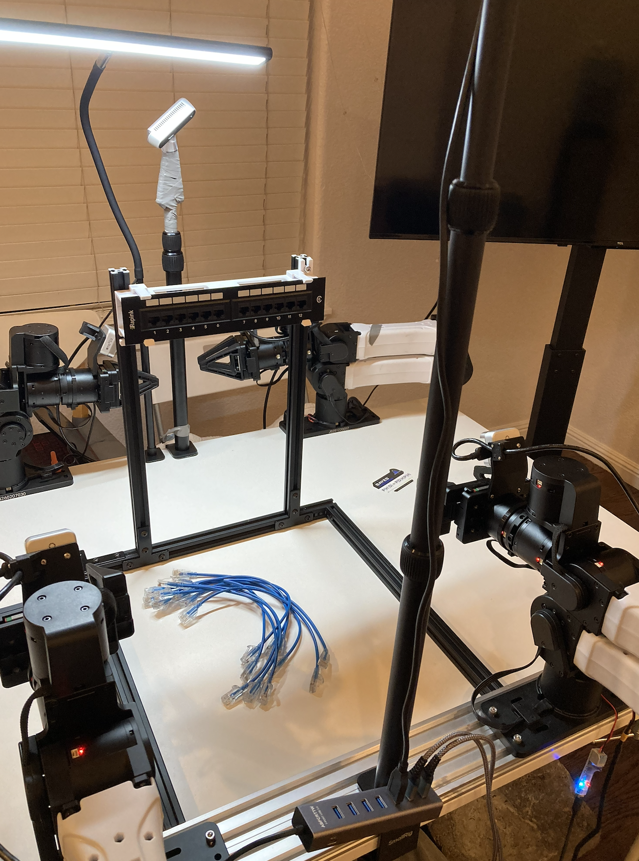 Cable plugging robot setup